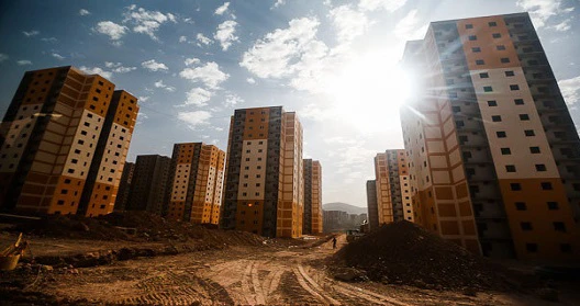 هجوم جمعیت آینده به پردیس تشنه