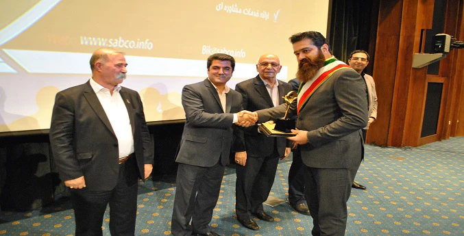 تجلیل از هافمن در همایش چهره های ماندگار صنعت و تجارت