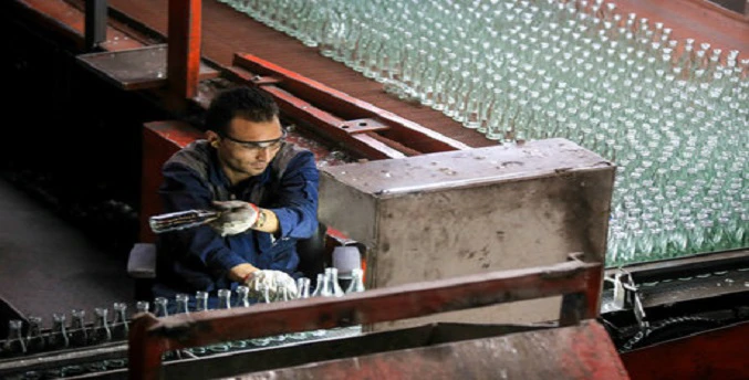 کارگران می‌خواهند دود کارخانه‌ها را بینند