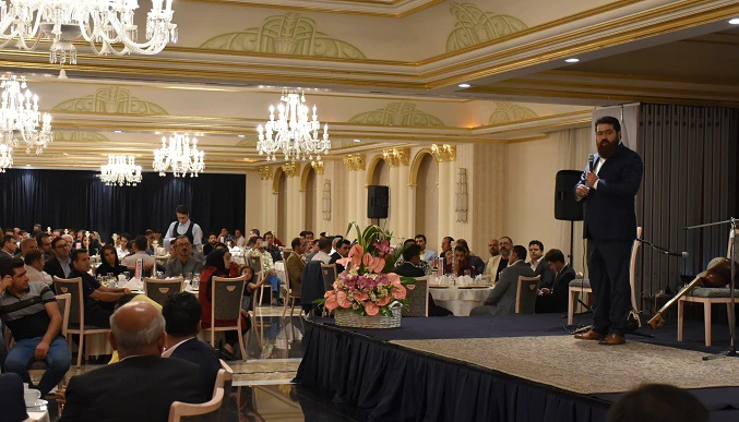 ضیافت خانواده بزرگ هافمن در هتل اسپیناس پالاس